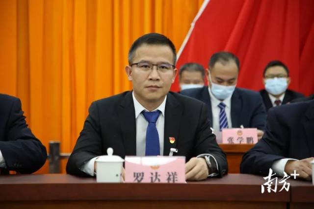 首页>财经频道>正文> 县委书记张志锋,县委副书记,代县长罗达祥,县
