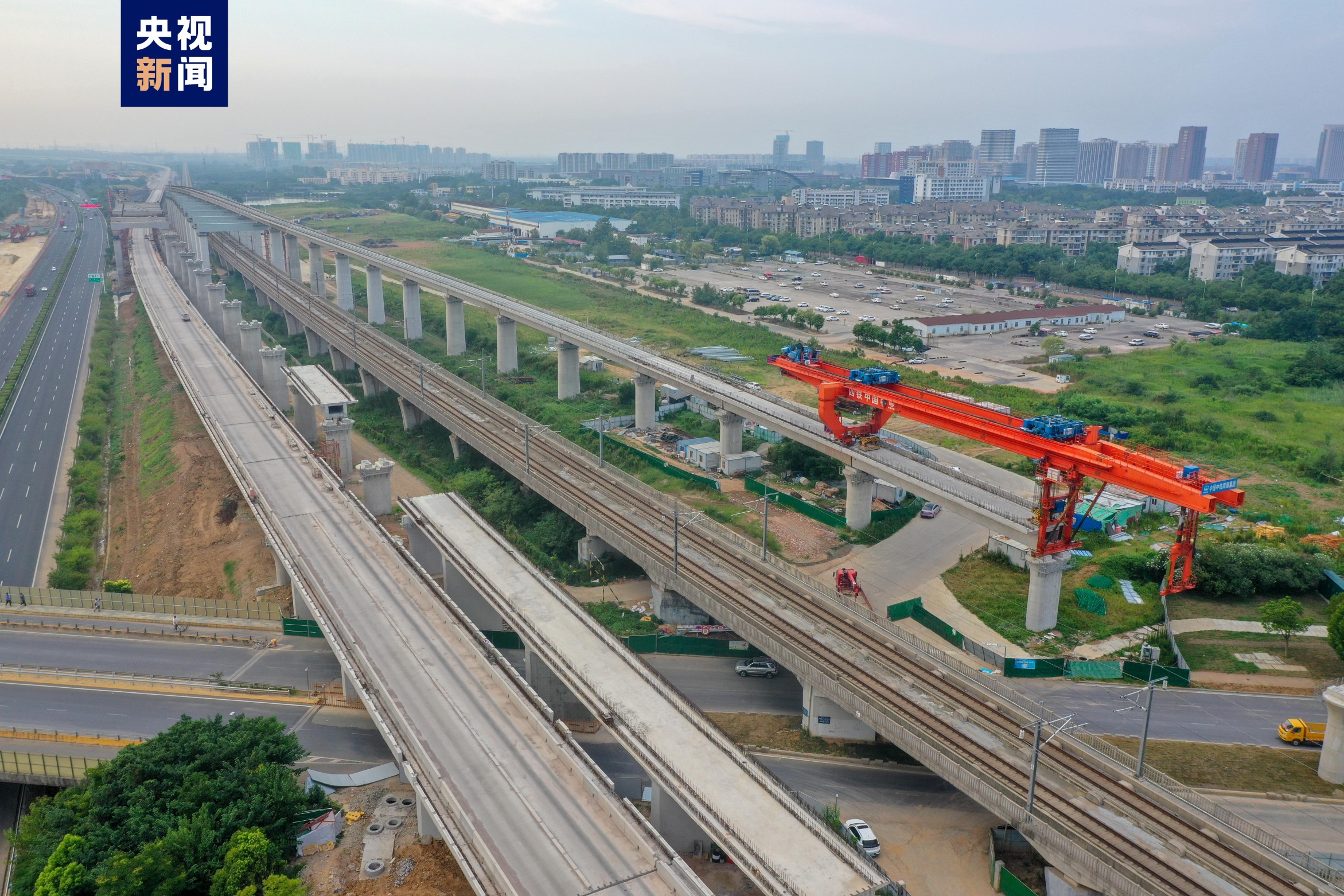 新建南沿江城际铁路是长江经济带综合立体交通走廊规划中的重要骨干线路