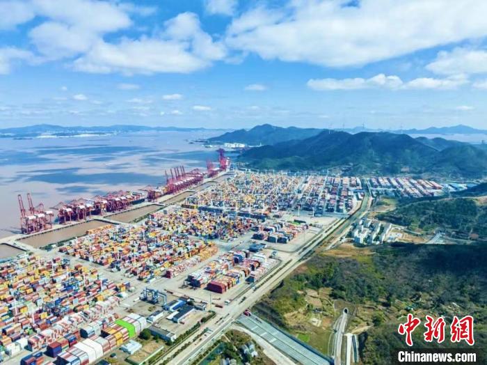 宁波舟山港1至4月运输生产稳健增长护航外贸进出口