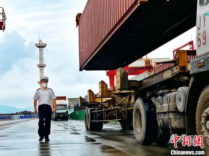 前8个月宁波口岸进出口1.76万亿元民营企业“挑大梁”