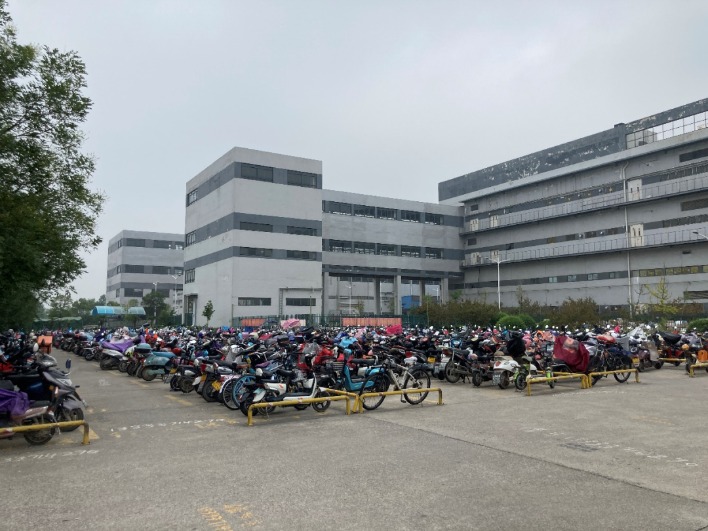 iphone量产在即郑州富士康一个3000人厂区持续停工经开厂区已全部复工