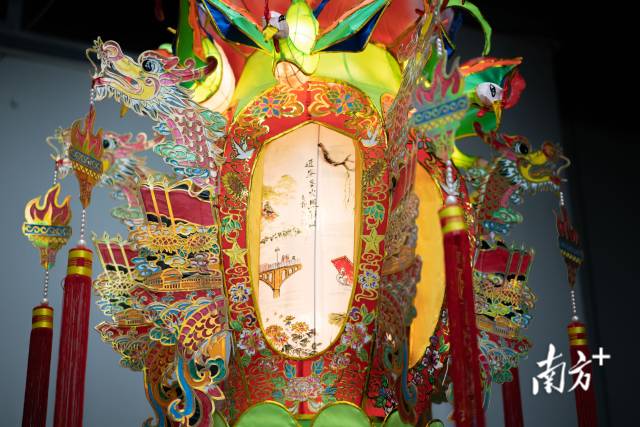 中国工艺美术大师,佛山彩灯非遗国家级代表传承人杨玉榕的彩灯作品.