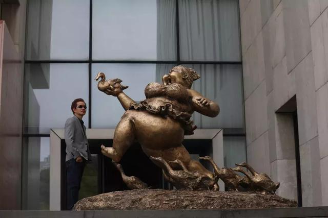 众艳亮相金陵一路欢歌许鸿飞雕塑世界巡展183南京站启幕