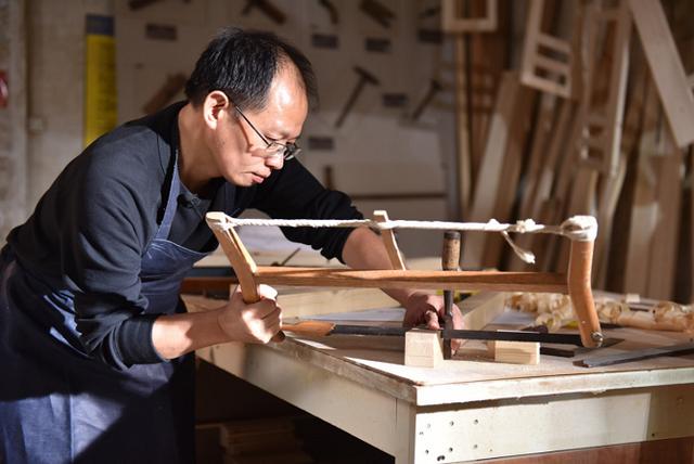 松堡王国匠心人物一木一锯一生情