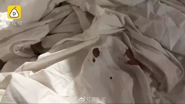 触目惊心酒店白床单清洗过程曝光带血床单和纸内裤混洗违规原料暴力蒸
