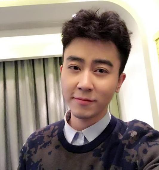 1月2日消息,原虎牙主播曹海(蛇哥colin_)因直播合同问题与斗鱼以及