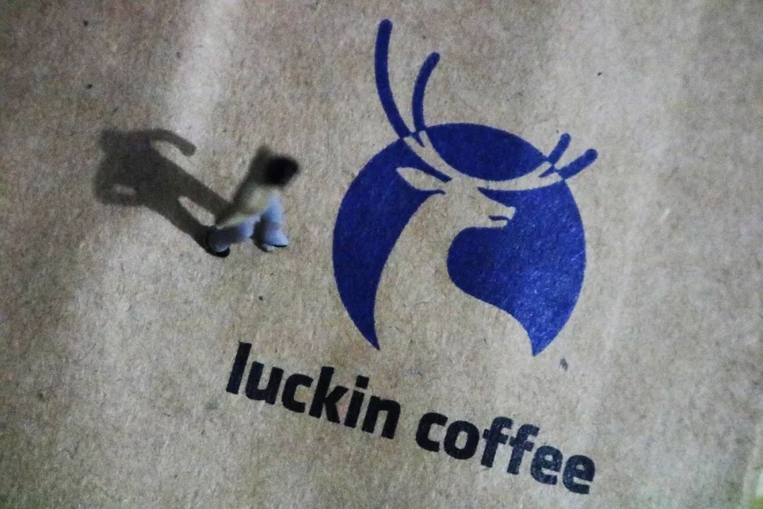 苹果股价暴跌背后;茅台2018年业绩增速腰斩;瑞