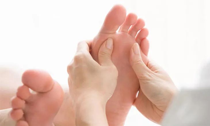 堪比按摩师的足疗机!热敷、按脚、按腿、还能按背!