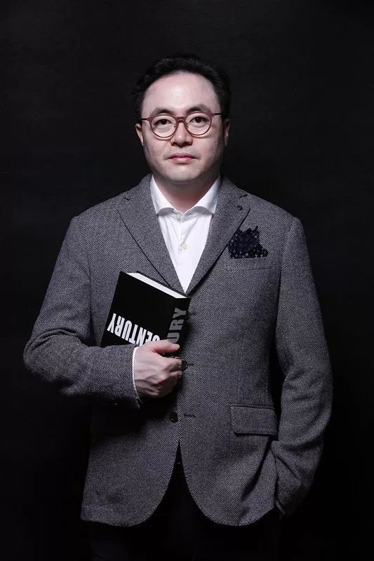 成就者》节目中,马红漫博士跟随大商学院的王仁定院长,和首期学员蒋涛