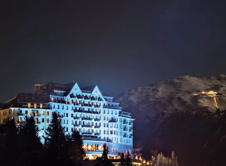 美宿美到窒息的雪山宫殿你要入住吗
