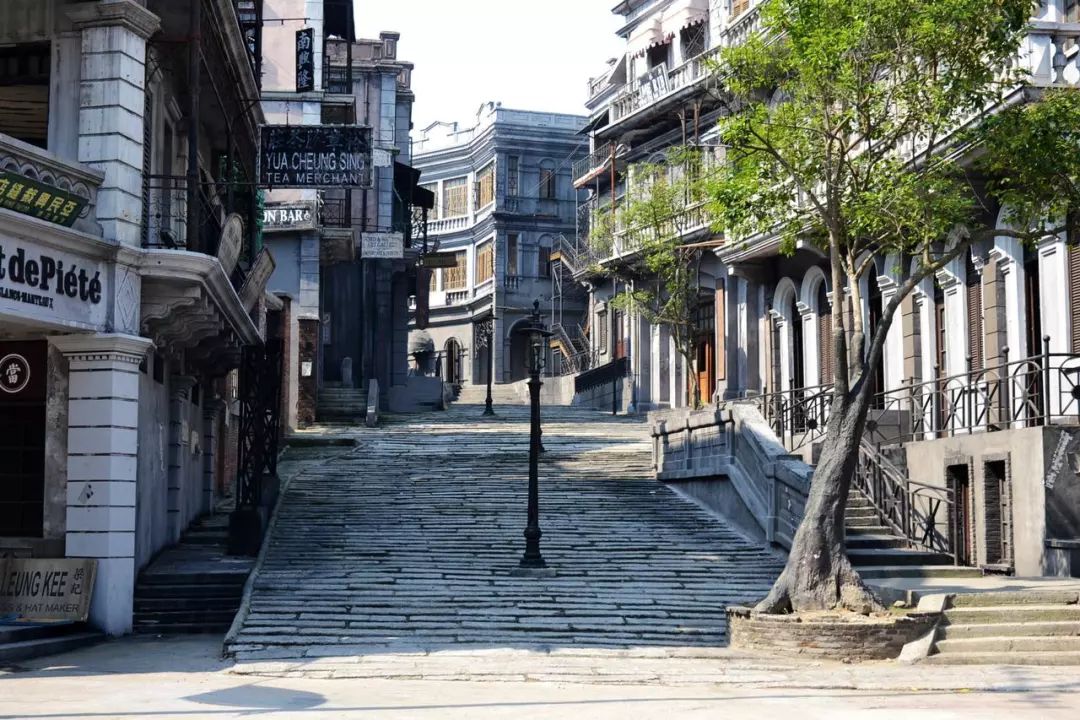 在神秘的,不对外开放的上海松江胜强影视基地,范冰冰和唐德的创始人