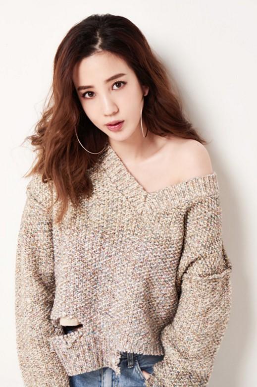 爱雅录制新节目谈北漂生活母亲落泪