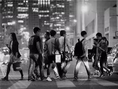 刚刚,落户政策再放开!新一轮的抢人大战又要开