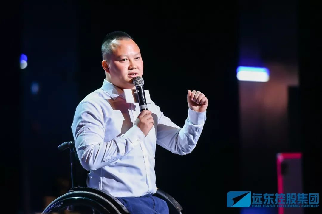 代国宏做分享因汶川地震失去双腿的代国宏没有放弃生活的希望,开始