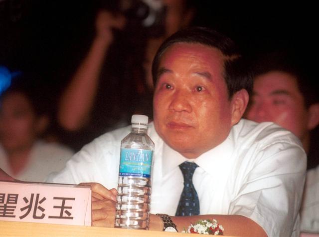 但是,瞿兆玉和蓝田股份的露面,还是为东方金钰带来两天的涨停.