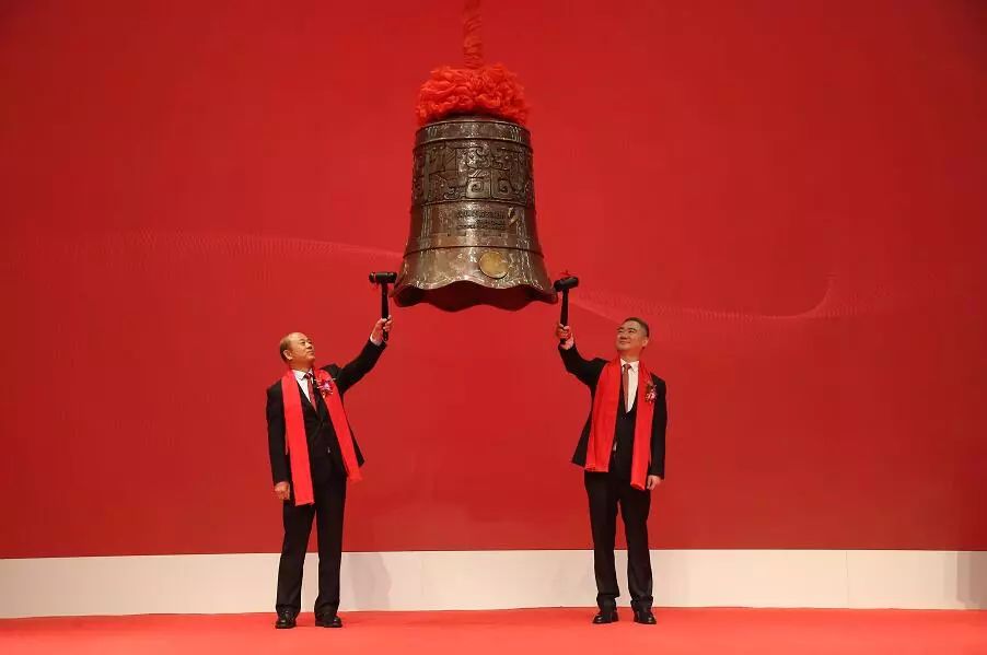 青岛农商银行A股成功上市