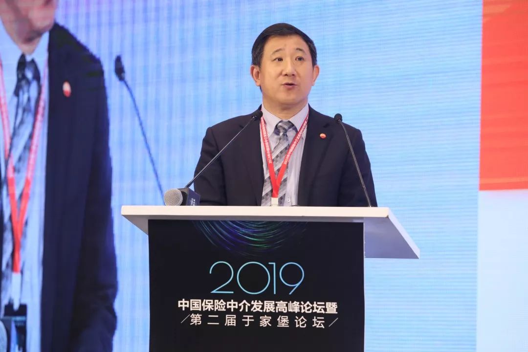 4月26日,昆仑保险经纪总经理张国臣在《今日保险》杂志主办的"2019