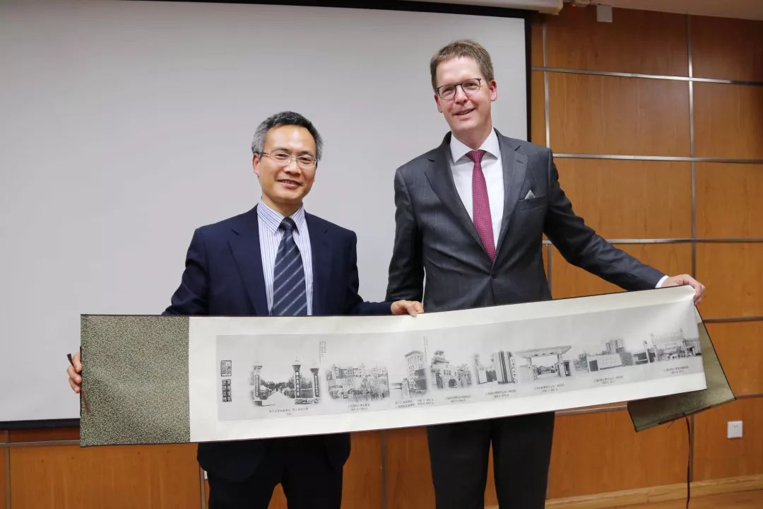 西班牙IESE商学院一行到访上财商学院