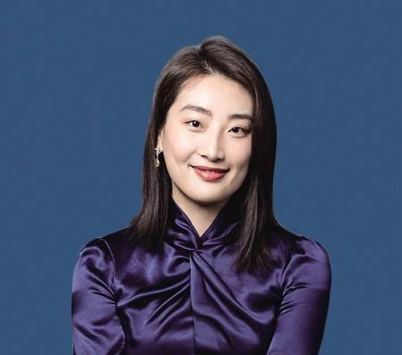 父亲是中国首富她却无缘接班做生意被骗5亿元37岁仍单身