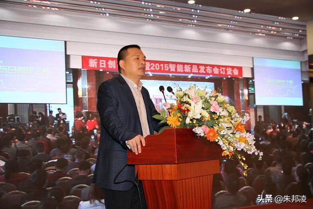 初中回家做生意，靠电动车成为15亿富豪！国民女神赵丽颖代言