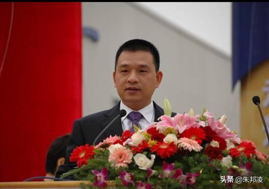 初中回家做生意，靠电动车成为15亿富豪！国民女神赵丽颖代言