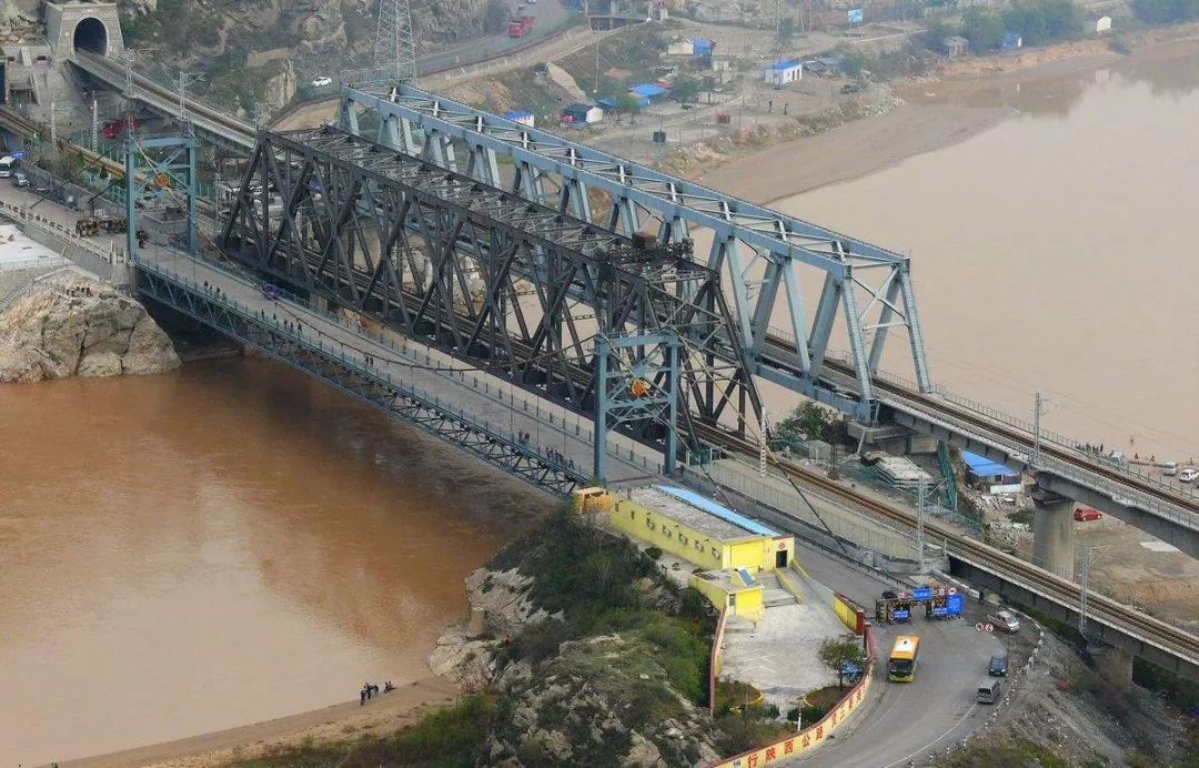 国道108线禹门口黄河大桥位于陕西省与山西省交界处,连接了韩城与河津