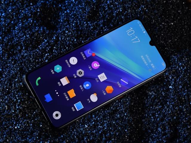 pro采用了最优的天线设计方案,搭载了vivo多项最新研发的天线技术:5g