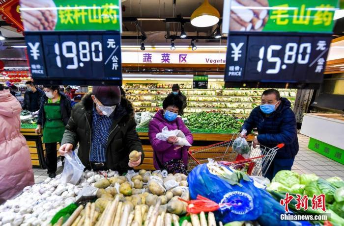 乌鲁木齐蔬菜批发市场商户：“越来越多的蔬菜进来 吃菜请放心”