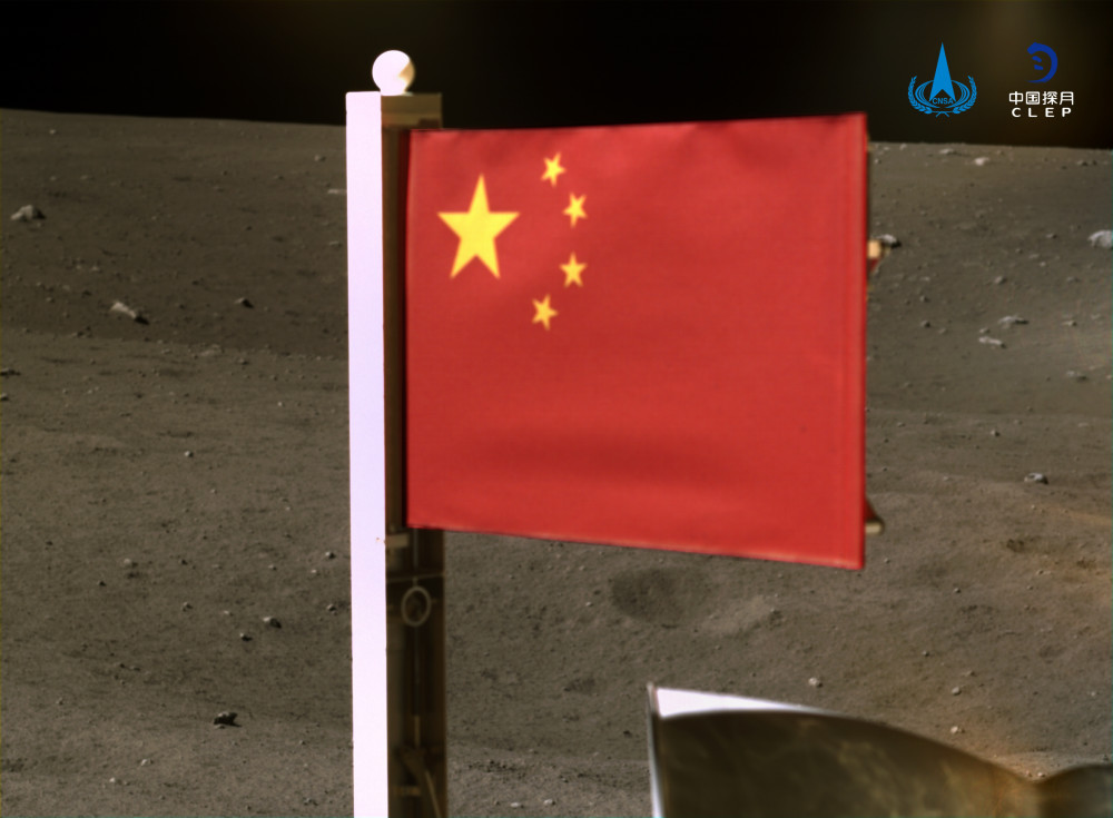 五星红旗闪耀月球！国家航天局公布嫦娥五号月表国旗展示照片