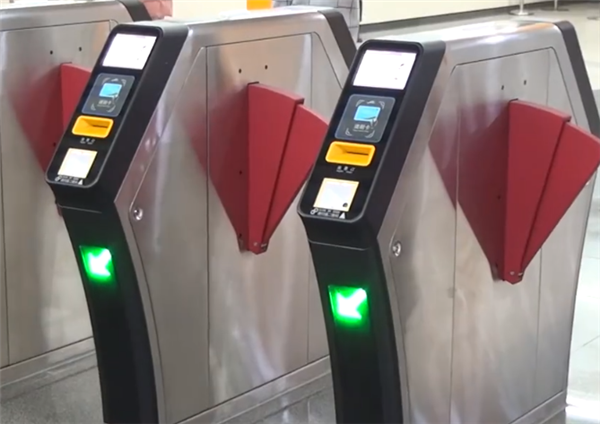 北京地铁试点“双目闸机”：智能防夹 还能杜绝插队