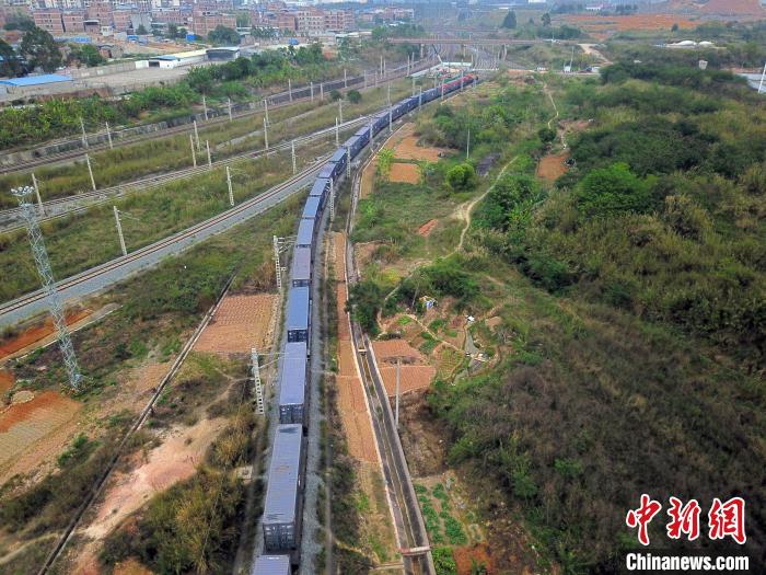 广西南宁首发中欧班列 将成西部陆海新通道多式联运枢纽