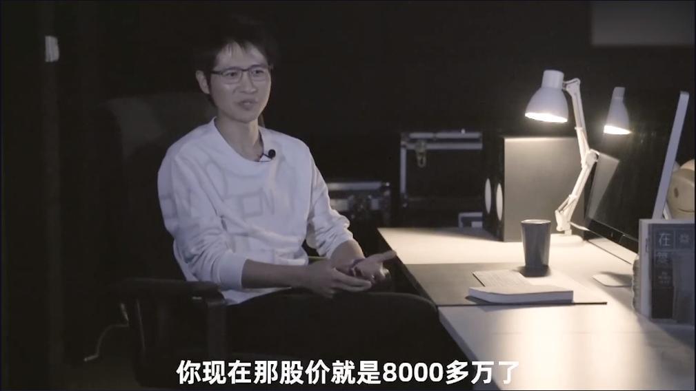韩寒咋了?买了辆漏雨的特斯拉 竟错过了8000万元!网友调侃:跟你反着来就对了!