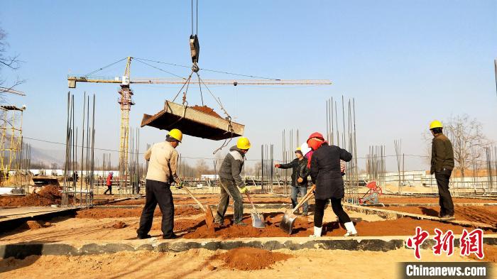 投资建设项目成青海省吸纳农牧区劳动力转移就业重要平台
