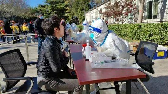 沸腾了!狂掀涨停潮 3万亿房地产大爆发!半导体券商飙升 2000亿巨头暴涨