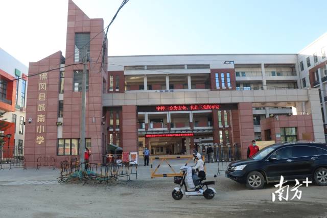 佛冈县城南小学投入使用.程浩