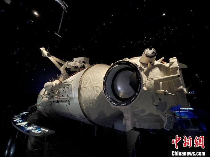 1:1仿真模型的中国空间站天和核心舱