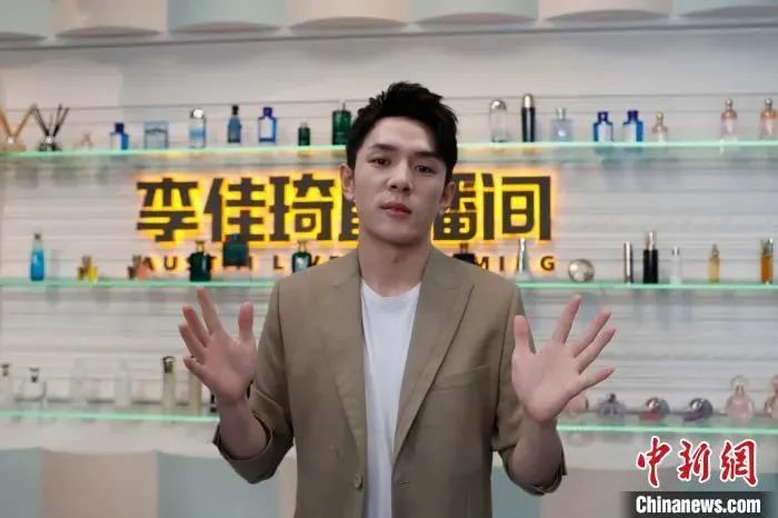 《千里马人工计划软件_热搜第一!李佳琦被点名!》