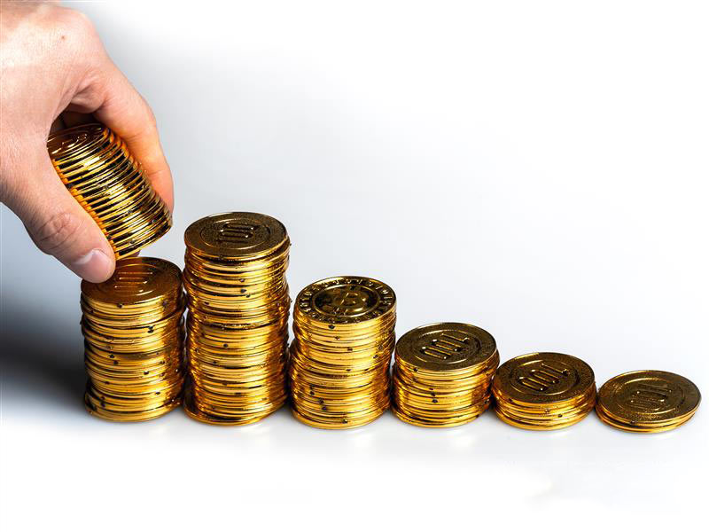 这些公司业绩持续走高且低估值（名单）