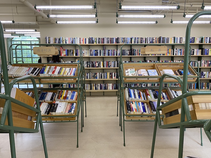 多抓鱼二手书店6月1日恢复营业。(佟鑫摄)