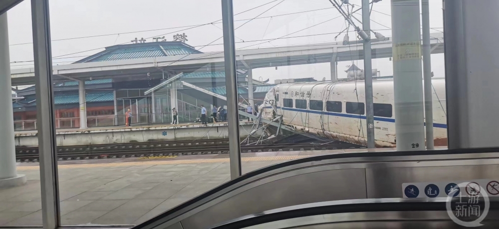 《千里马计划为什么停了_D2809列车贵州榕江脱线细节曝光：隧道口上方滑坡泥石流侵入轨道》