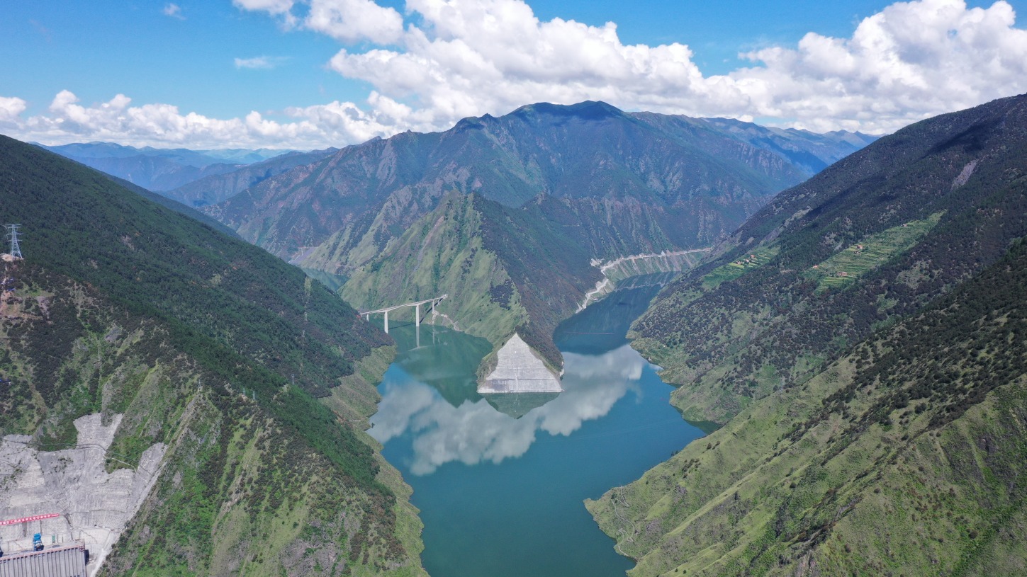 蓄水后的两河口枢纽区风光