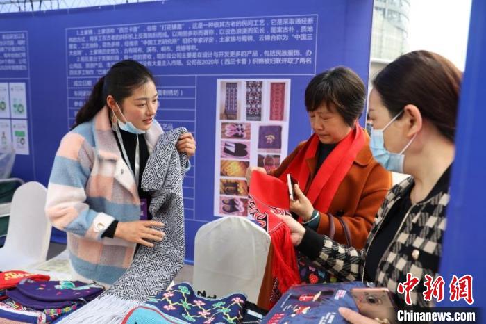 重庆扶贫工作坊展示多元化的活力，企业家称“潜力巨大” _东方财富网