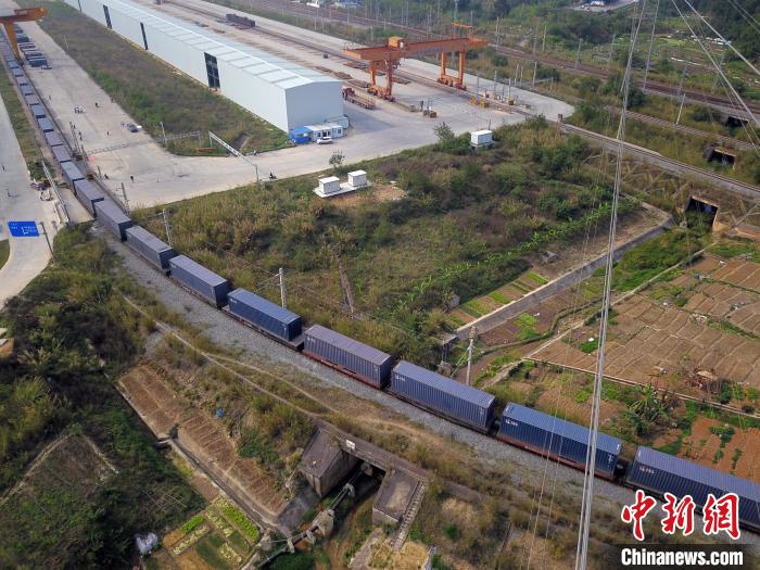 广西南宁首发中欧班列 将成西部陆海新通道多式联运枢纽