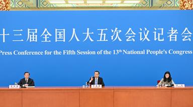 李克强出席记者会并回答中外记者提问