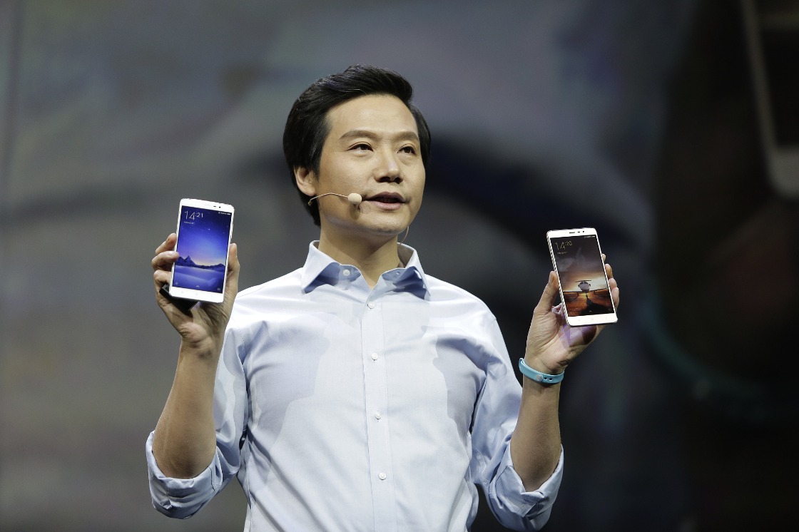 雷军在iPhone 13发布前一天发了个眼镜