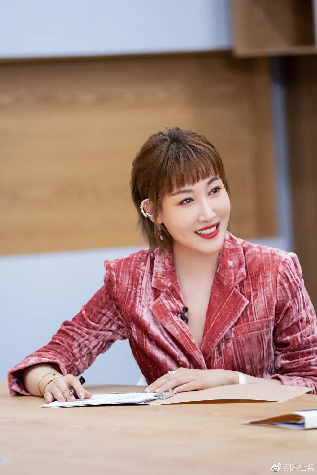 这些年来,陈祉希投资制作多部成功电影,《缝纫机乐队》《动物世界》