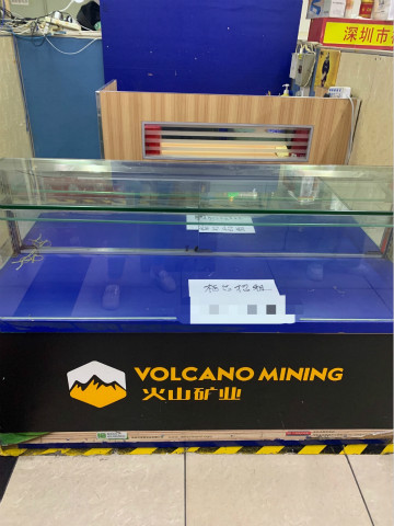 一些主营挖矿产品的档口搬空，持续招租 