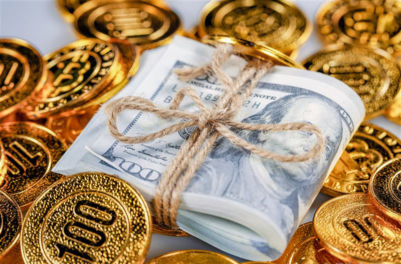 金价短暂下探后飙升15美元