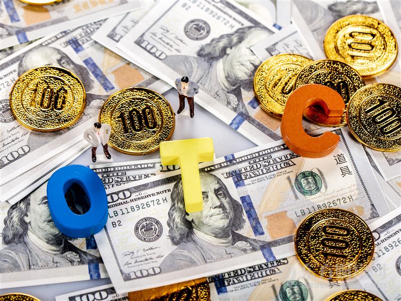 段永平逆势加仓：再跌我还买